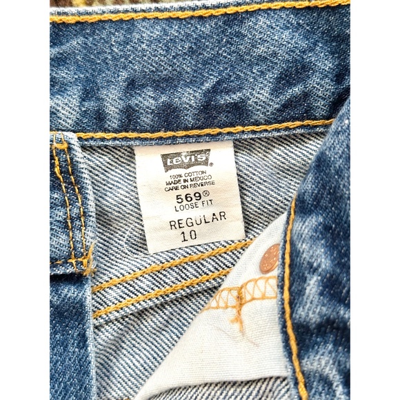 ***SOLD***🦋Levi’s Vintage Jeans🦋 - Picture 4 of 4